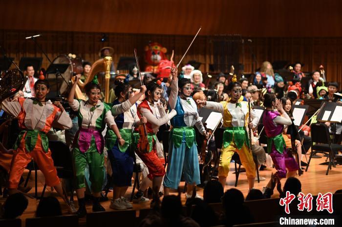 “音樂(lè)奇妙夜”西安上演歌者、樂(lè)手化身“卡通人”