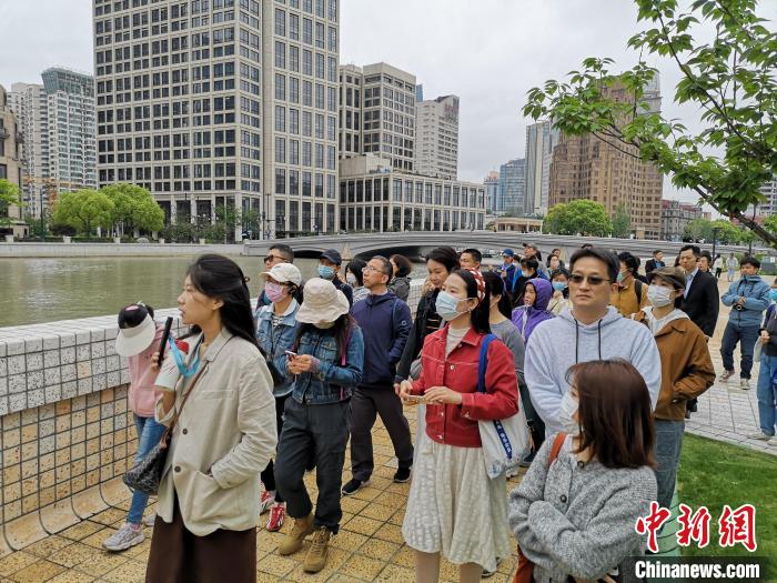 新階層人士走讀黃浦蘇州河沿岸?！》队畋?攝