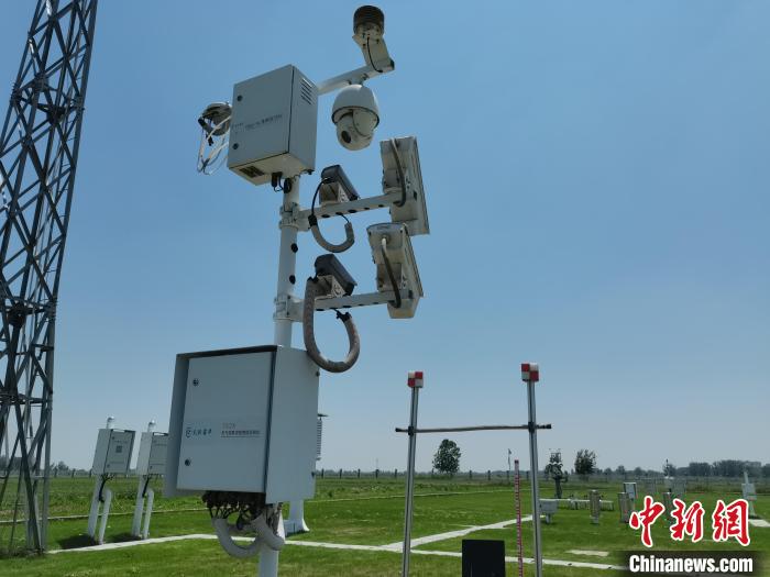 壽縣國家氣候觀象臺內(nèi)各種觀測設(shè)備?！侨?攝