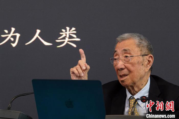 高能論壇上，丁肇中先生與現(xiàn)場聽眾交流?！?lt;a target='_blank' href='/'><p  align=