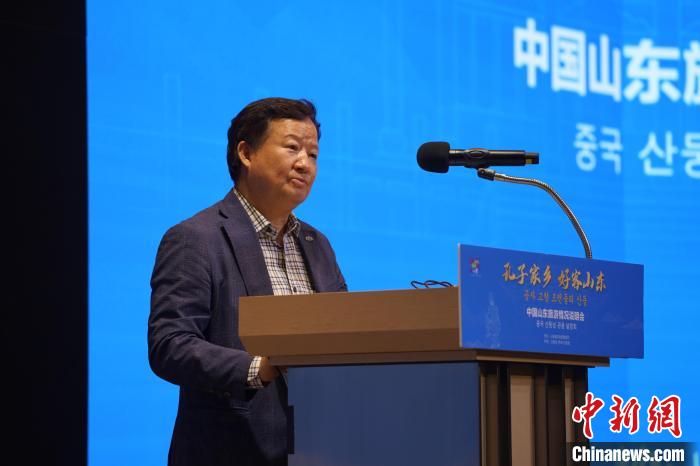 韓國(guó)一般旅游業(yè)協(xié)會(huì)副會(huì)長(zhǎng)白承弻致辭。　劉旭 攝