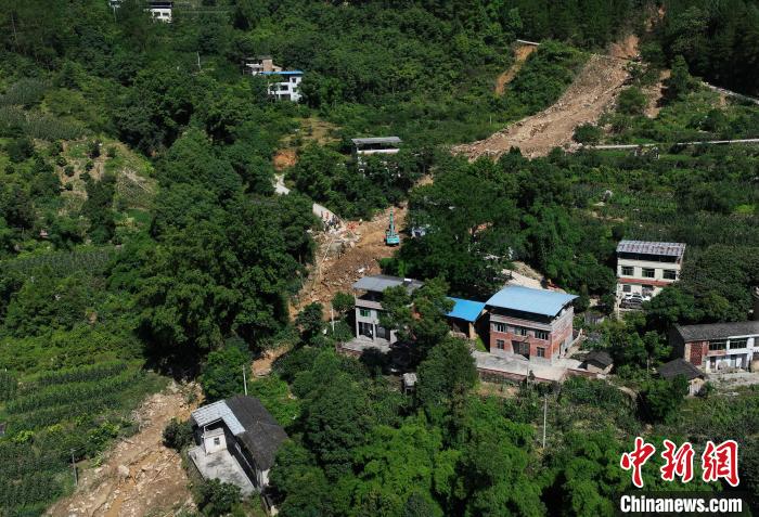 圖為航拍重慶萬州救援現(xiàn)場?！￡惓?攝