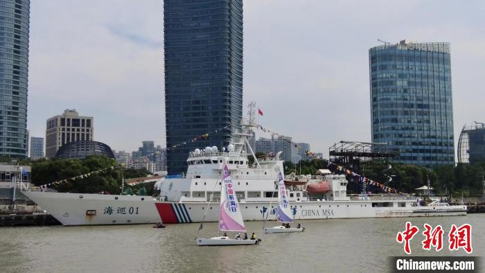 海事巡航救助船“海巡01”輪停靠國客碼頭，向公眾免費(fèi)開放?！≈烨镬戆?攝