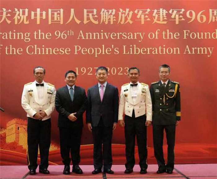 圖為陸慷大使與印尼貴賓合影。中國(guó)駐印度尼西亞使館供圖