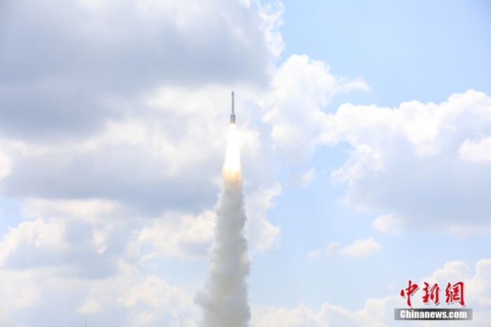 北京時間 2023年9月10日12時30分，中國在太原衛(wèi)星發(fā)射中心使用長征六號改運載火箭，成功將遙感四十號衛(wèi)星發(fā)射升空，衛(wèi)星順利進(jìn)入預(yù)定軌道，發(fā)射任務(wù)獲得圓滿成功。該衛(wèi)星主要用于開展電磁環(huán)境探測及相關(guān)技術(shù)試驗。此次任務(wù)是長征系列運載火箭第487次飛行。王曉虎 攝