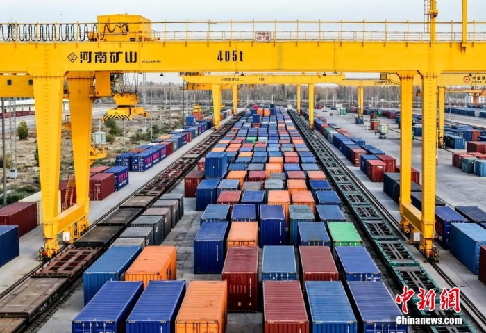 資料圖：霍爾果斯鐵路口岸有序排列的集裝箱。(無人機照片)<a target='_blank' href='/' ><p  align=