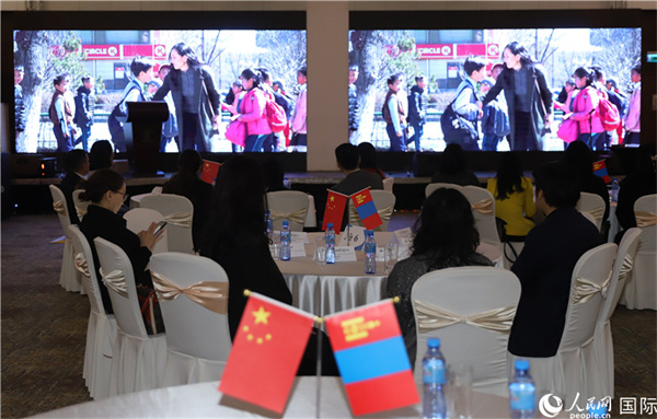 12月1日，活動(dòng)現(xiàn)場(chǎng)播放防治結(jié)核病宣傳短片。人民網(wǎng)記者 霍文攝