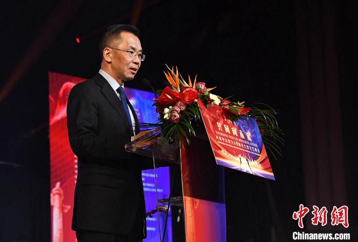 當(dāng)?shù)貢r間1月16日晚，以“共同向未來”為題的慶祝中法建交60周年大型文藝晚會在巴黎舉辦。中國駐法國大使盧沙野出席晚會并致辭。 <a target='_blank' href='/' _fcksavedurl='/'><p  align=