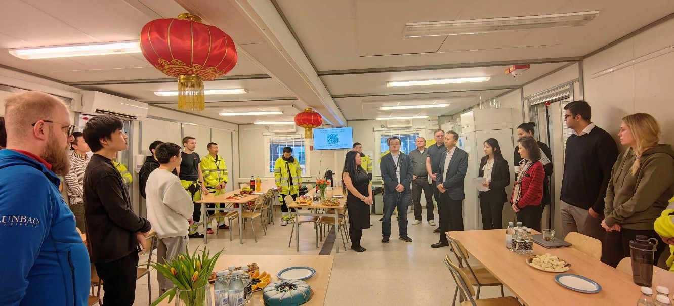 中國(guó)駐瑞典大使崔愛(ài)民走訪中鐵隧道局集團(tuán)瑞典工程公司。中國(guó)駐瑞典大使館供圖