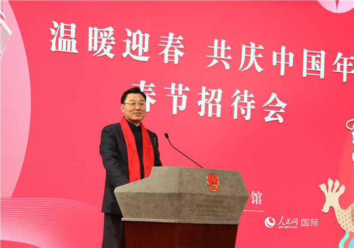 中國(guó)駐美國(guó)大使謝鋒發(fā)表致辭，向全體在美同胞致以親切問(wèn)候。人民網(wǎng)記者 李志偉攝
