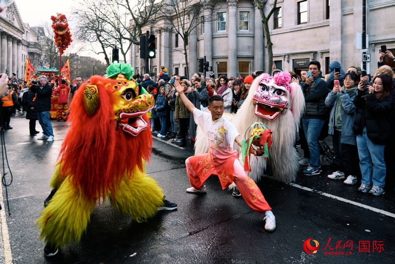 倫敦新春慶典現(xiàn)場。人民網(wǎng) 郭錦標(biāo)、楊浩鵬攝