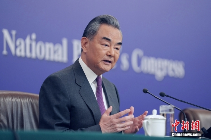 3月7日，十四屆全國人大二次會(huì)議在北京舉行記者會(huì)，中共中央政治局委員、外交部長王毅就中國外交政策和對(duì)外關(guān)系相關(guān)問題回答中外記者提問。<a target='_blank' href='/'><p  align=