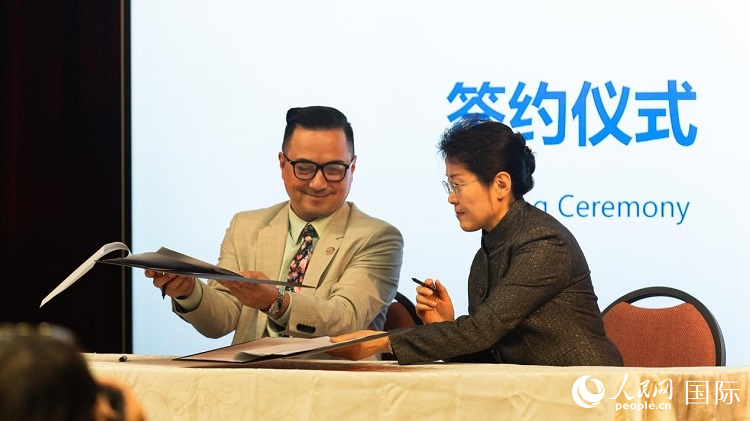 山東省圖書館與舊金山公共圖書館簽署合作協(xié)議。