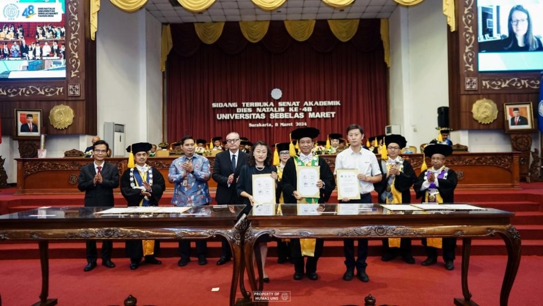 西華大學、三一一大學、印尼鋰源新材料有限公司、四川鋰源新能源有限公司四方共同簽署國際合作協(xié)議。印尼三一一大學孔子學院供圖