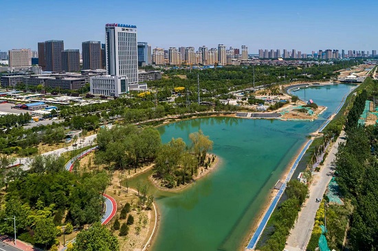 環(huán)城水系中的北湖公園越來(lái)越美。羅大慶攝