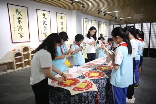 1、長沙市雨花區(qū)校園清廉家風館開館。受訪單位供圖