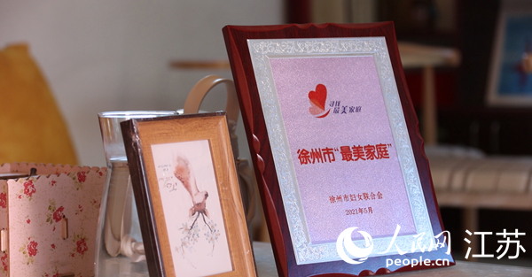 王繼蓮家庭獲得的部分榮譽(yù)。人民網(wǎng) 冷金明攝