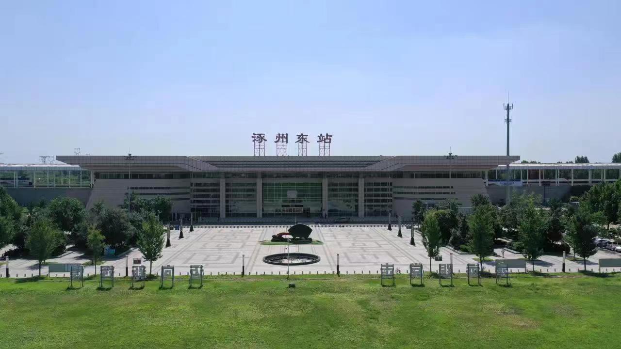 通勤專列高鐵始發(fā)站涿州東站。 熊華明、王聚言攝