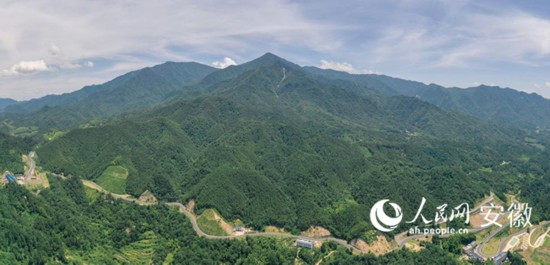 大別山旅游扶貧快速通道。人民網(wǎng) 陳若天攝