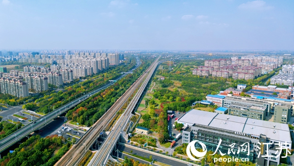 航拍幸福街道。人民網(wǎng)記者 王繼亮攝