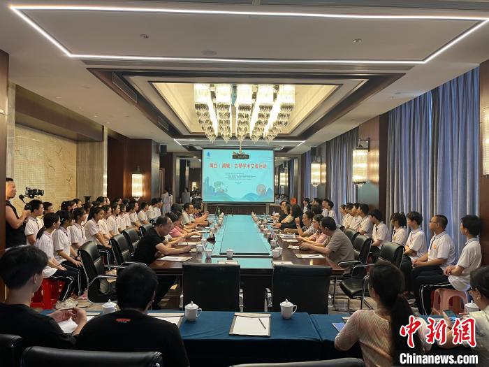 閩臺古琴技藝培訓(xùn)交流活動同步舉行?！∪~國寶 攝