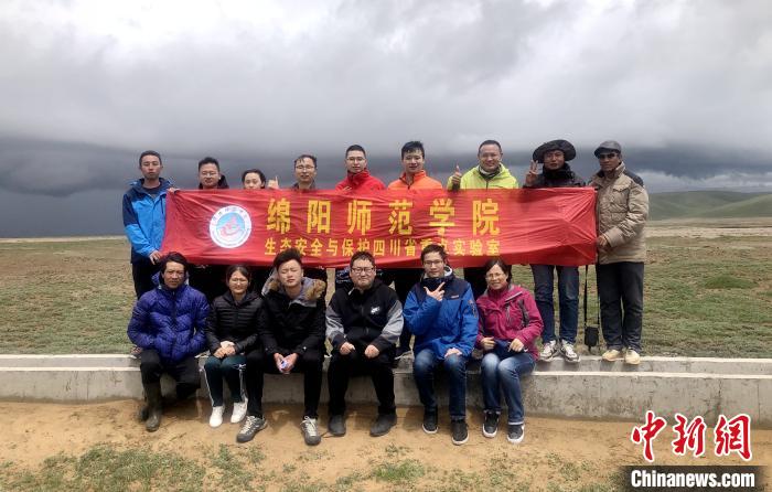 圖為綜合考察團(tuán)野外調(diào)查組在西藏安多縣。西藏那曲市林業(yè)和草原局供圖
