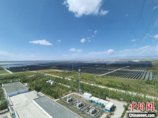  圖為塔拉灘光伏產(chǎn)業(yè)園區(qū)?！∑钤鲚怼z