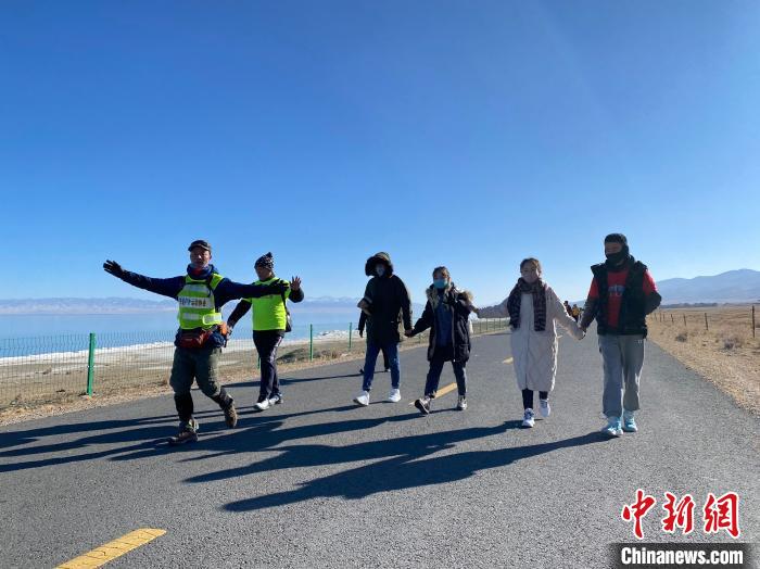 圖為徒步現(xiàn)場(chǎng)。　李江寧 攝