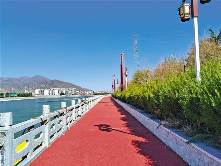 圖為濱河體育公園自行車車道。.jpg