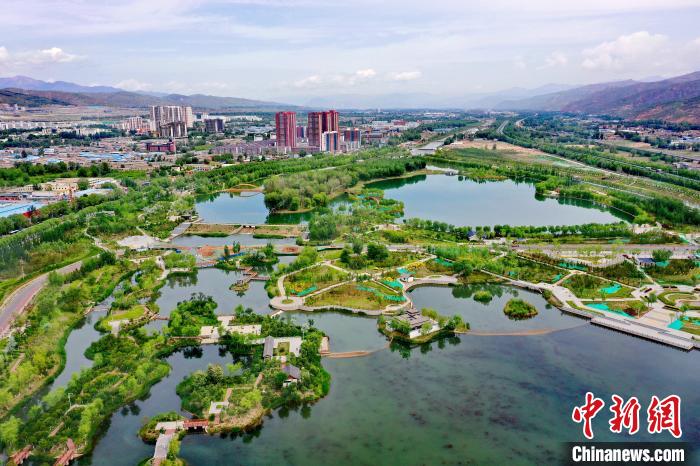西北城市西寧立生態(tài)文明高地新典范：“一城山水、百園千姿”