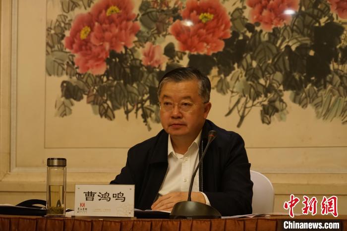 圖為全國人大常委會委員、全國人大華僑委員會副主任委員、致公黨中央副主席曹鴻鳴講話?！∨擞隄?攝
