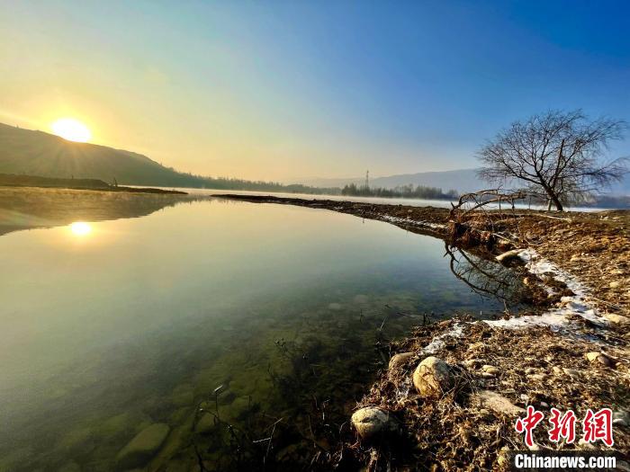 圖為青海省化隆縣黃河濕地景色?！±钣穹?攝