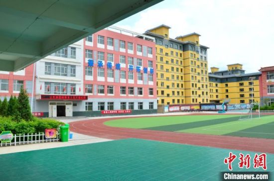 圖為化隆縣第一小學(xué)?！◆?shù)り枴z