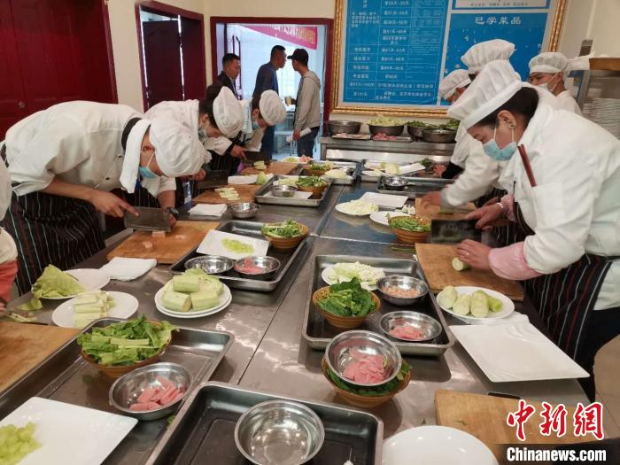 拉薩聚焦高校畢業(yè)生、農(nóng)牧民就業(yè)任務(wù)指標(biāo)均超額完成