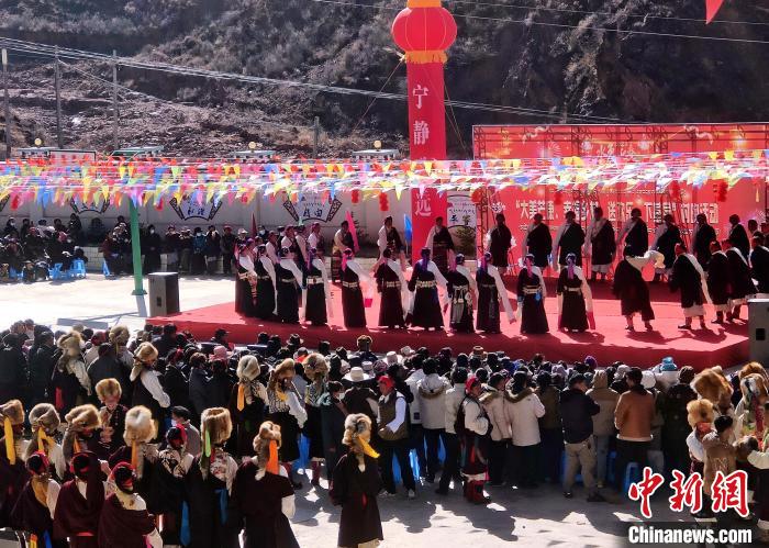 文藝活動全景?！∶⒖悼h委宣傳部供圖