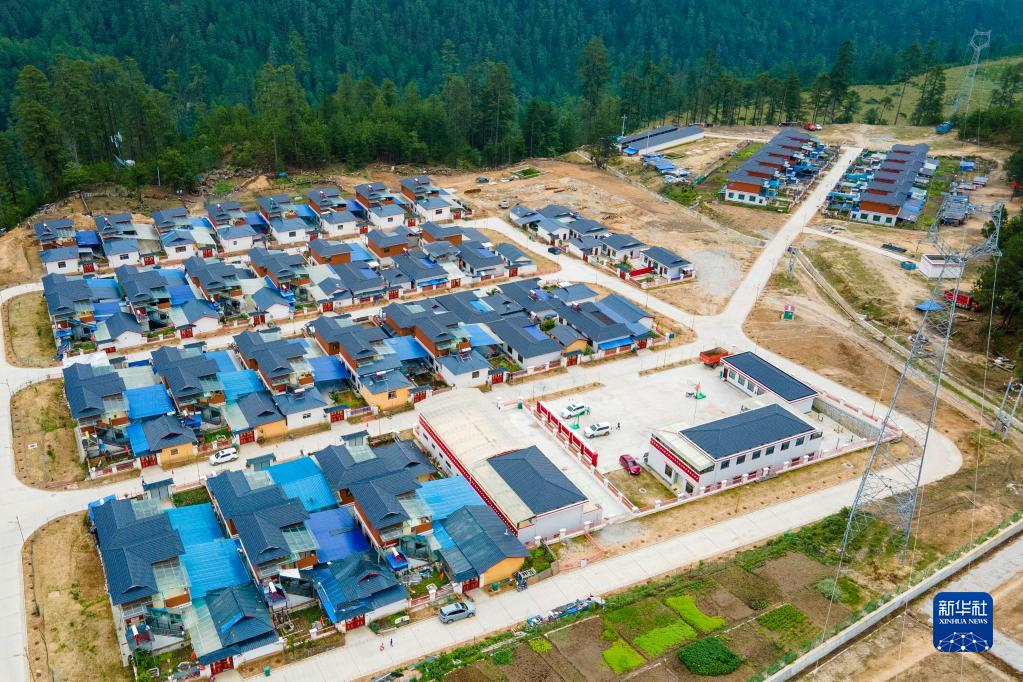 西藏林芝：易地搬遷，迎來(lái)幸福新生活