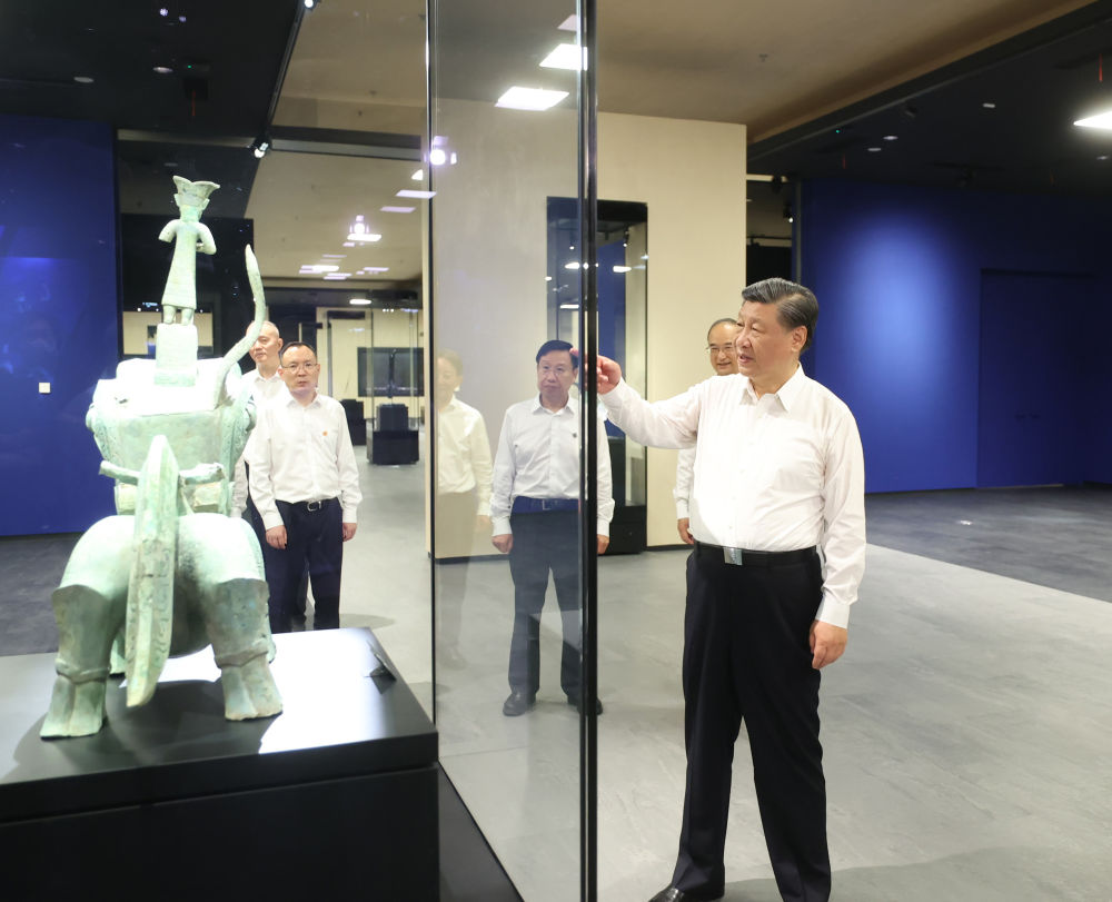 2023年7月26日，習近平總書記在四川省德陽市考察了三星堆博物館，了解當地歷史文化遺址發(fā)掘研究、文物保護修復等情況。