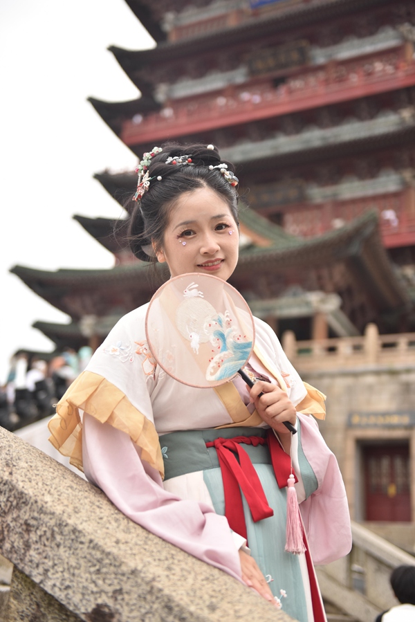 南昌滕王閣“古風(fēng)游”。受訪者供圖