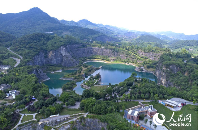 由廢棄礦山改建成的銅鑼山礦山公園。人民網(wǎng)記者 劉祎攝
