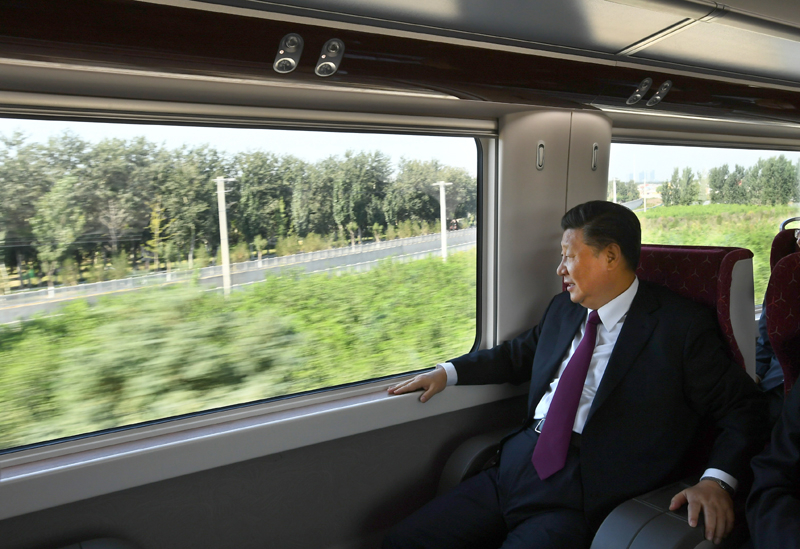 2019年9月25日，習(xí)近平總書記乘坐軌道列車前往北京大興國際機(jī)場。