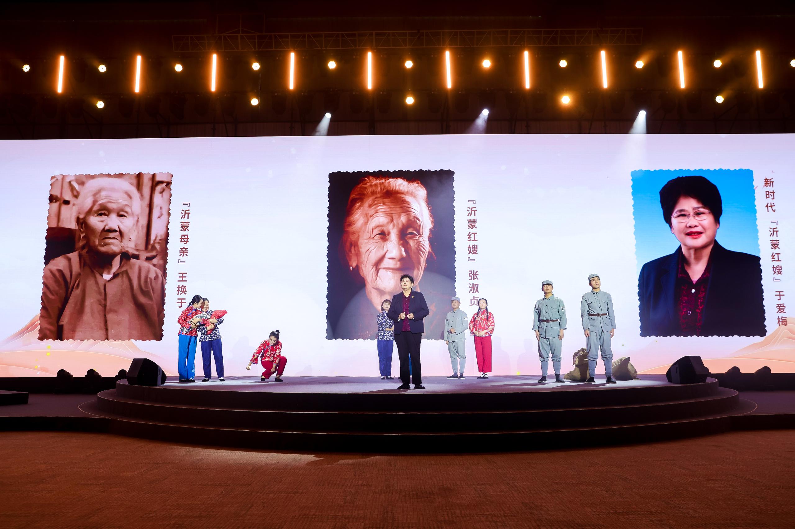 “何以中國·弦歌不輟”網絡主題活動現場，于愛梅講述“沂蒙紅嫂”的故事。人民視頻供圖。
