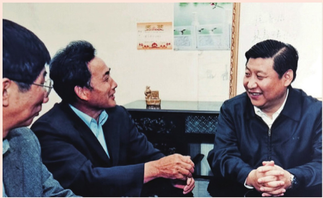 2003年4月24日，時(shí)任浙江省委書(shū)記習(xí)近平在浙江下姜村調(diào)研。