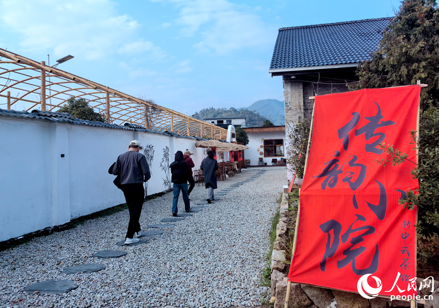 舊茶廠改造后的“傳韻小院”新中式茶館。人民網(wǎng)記者 林曉麗攝
