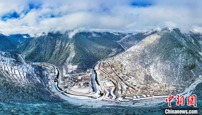 壤塘的雪后美景?！∪捞量h融媒體中心供圖