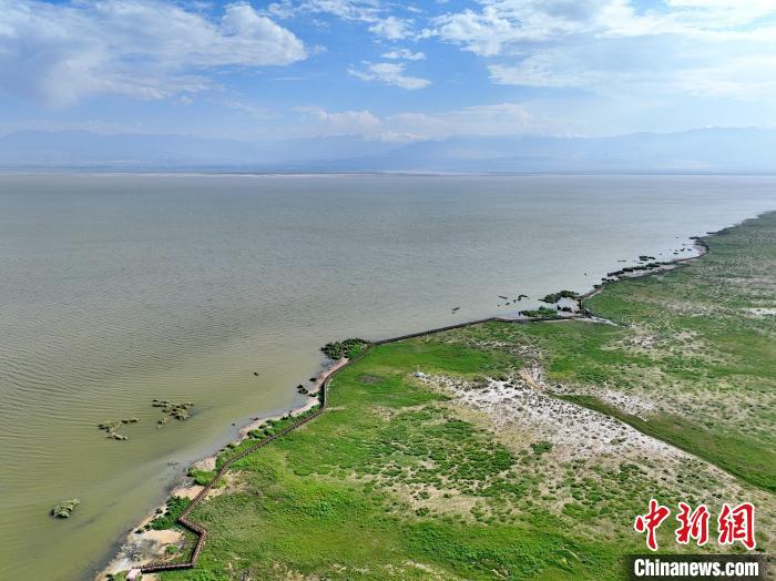圖為航拍都蘭湖國家濕地公園?！∑钤鲚?攝