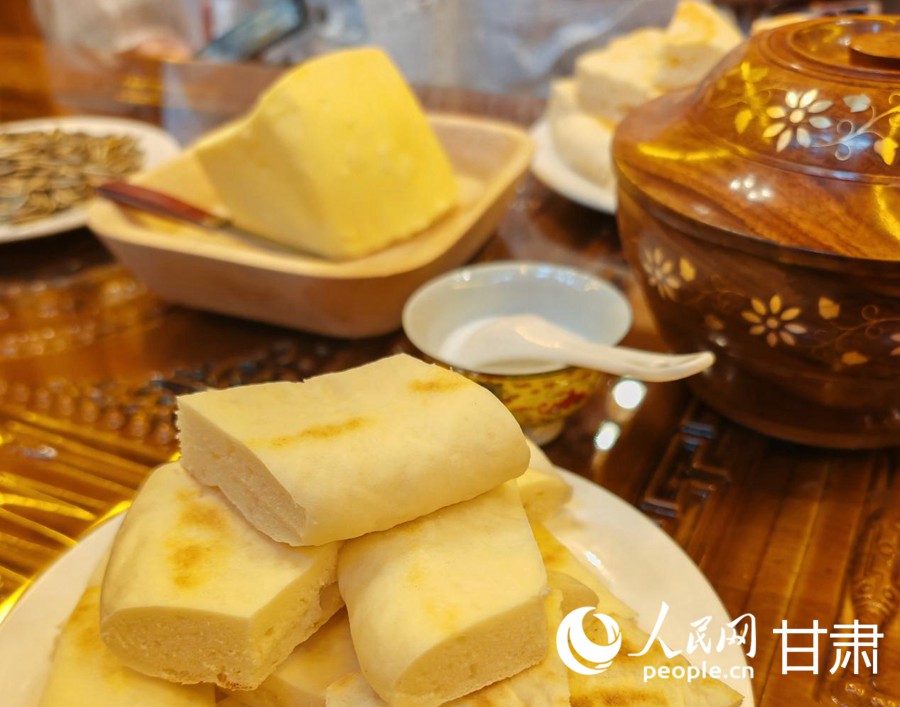 藏式餐點(diǎn)。人民日報(bào)記者 銀燕攝