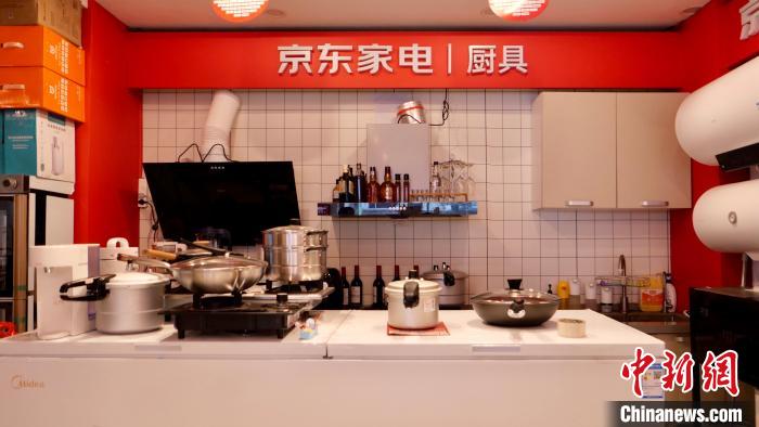 圖為店內(nèi)部分商品展示。　謝牧 攝