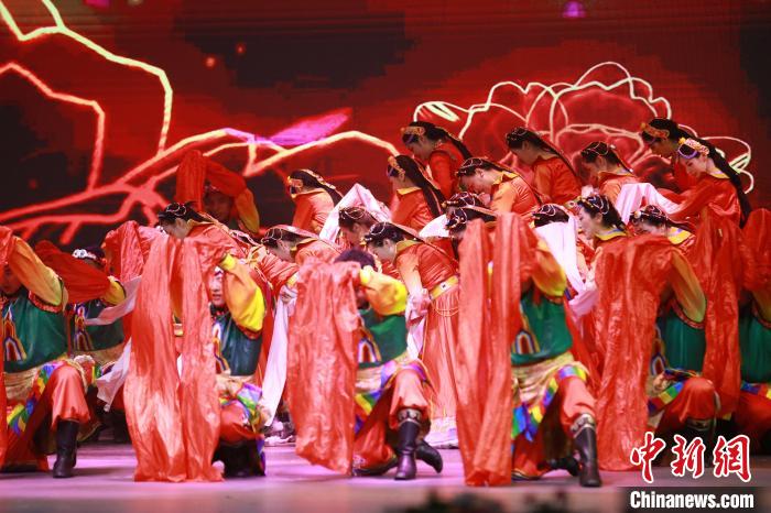 圖為農(nóng)行西藏分行演出現(xiàn)場?！∞r(nóng)行西藏分行 供圖