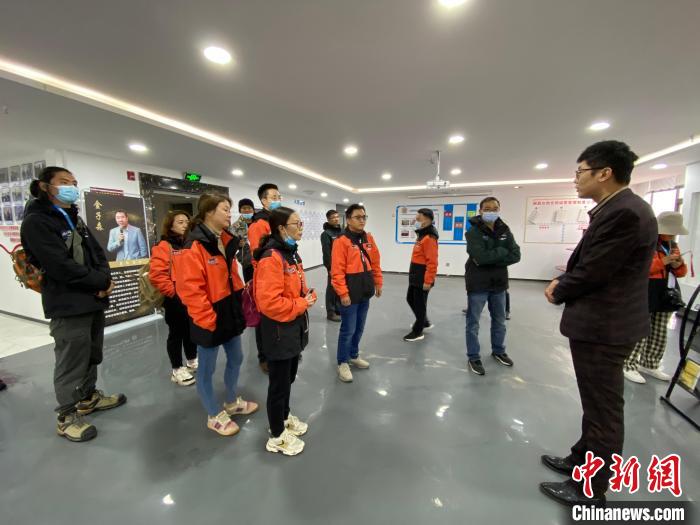 圖為2021瀾湄萬(wàn)里行中外媒體在昌都新區(qū)采訪?！±罱瓕?攝