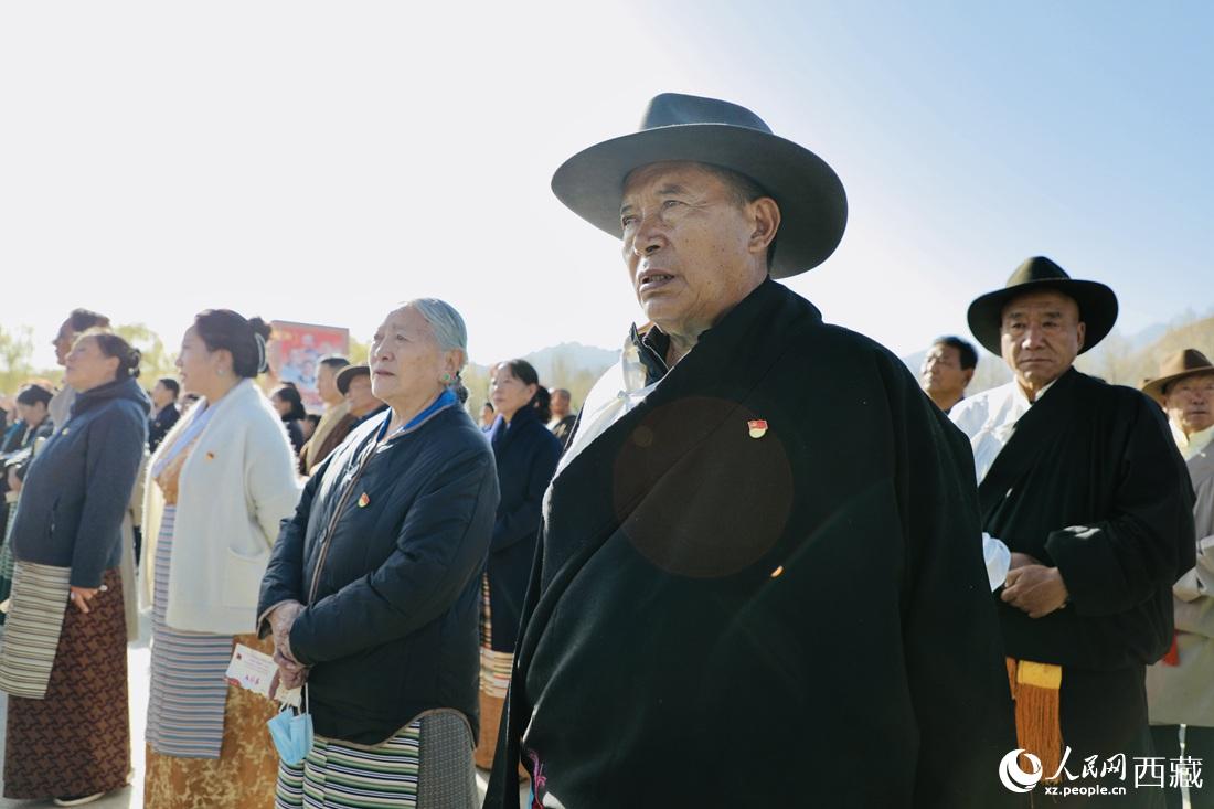 升旗儀式現(xiàn)場。人民網(wǎng) 次仁羅布攝